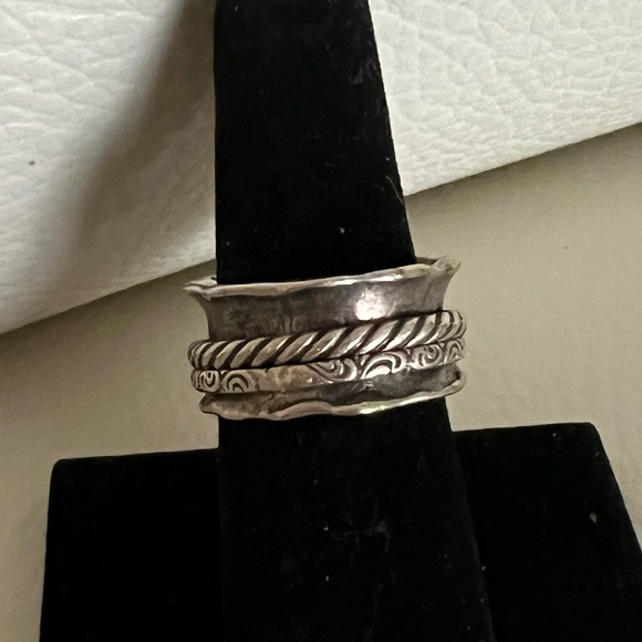 Jewelry - Sterling 925 spinner ring